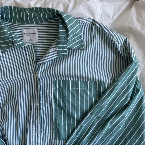 Abercrombie Green and White Colorblock Striped Crop Button Up Shirt - Picture 2 of 4